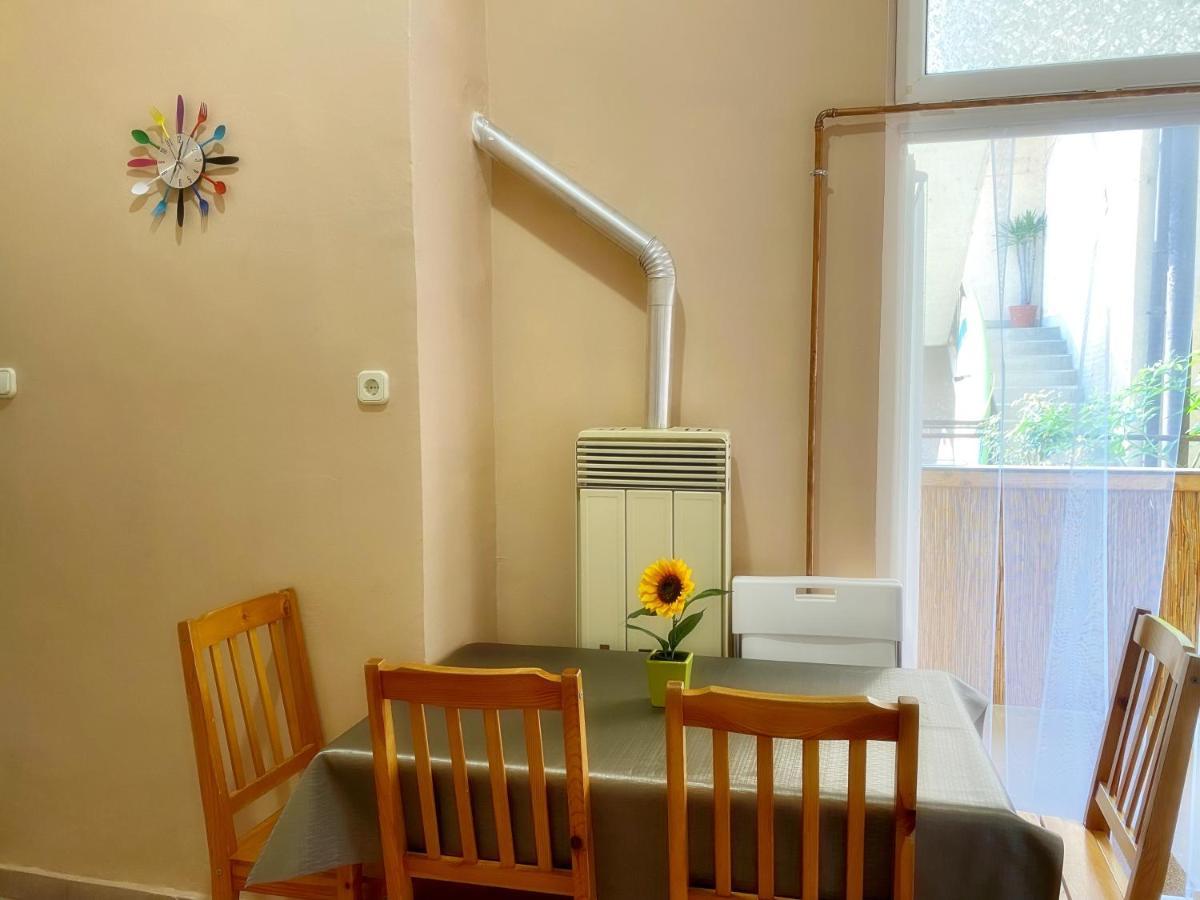 Pihi-lak Apartman Apartment *